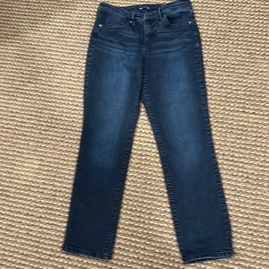 Bandolino navy jeans - brand Mandie. Size 8p. Stitching on back pockets.